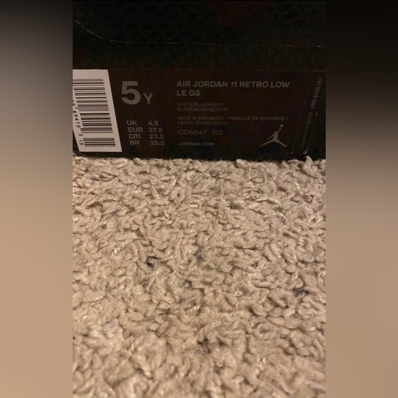 Jordan 11 low size 5 - Picture 2 of 5